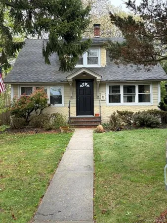 $3,900 | 35 2nd Avenue, Port Jefferson, NY 11777