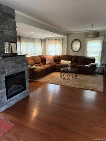$3,900 | 35 2nd Avenue, Port Jefferson, NY 11777