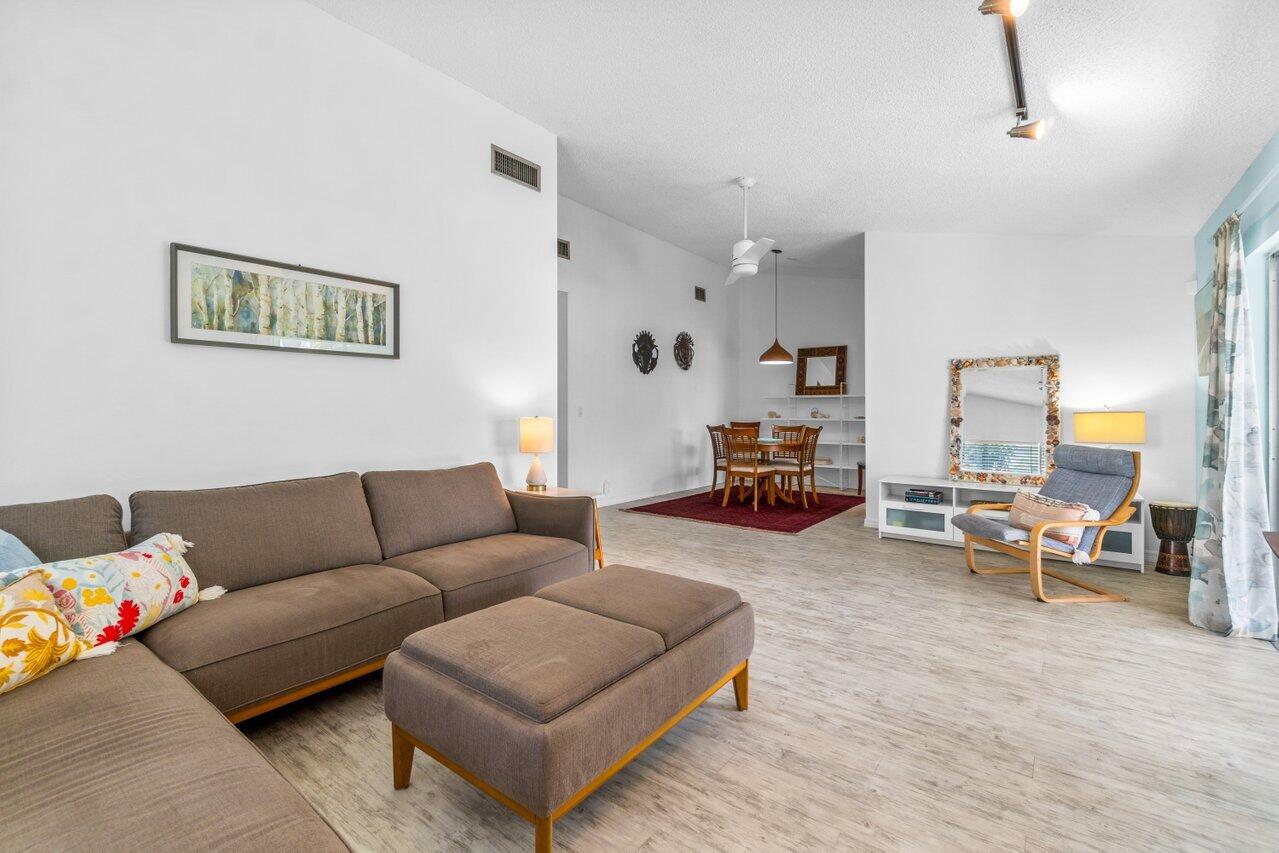 848 Lago Road Delray Beach, FL 33445 - Photo 14 of 36 Living / Dining