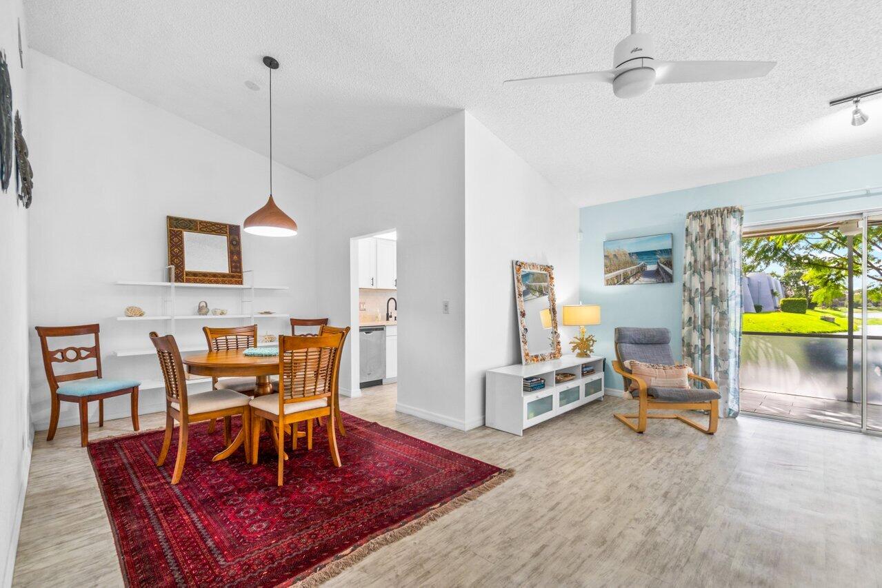 848 Lago Road Delray Beach, FL 33445 - Photo 18 of 36 Dining / Living