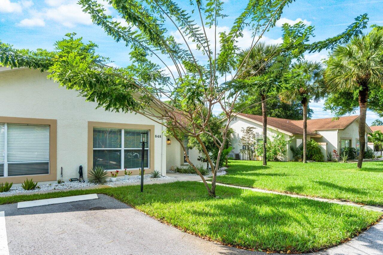 848 Lago Road Delray Beach, FL 33445 - Photo 36 of 36 Front