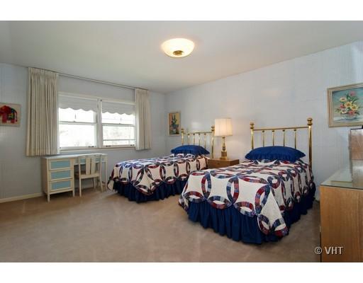744 Illinois Road Wilmette, IL 60091 - Photo 11 of 16