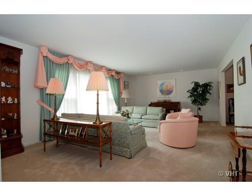 744 Illinois Road Wilmette, IL 60091 - Photo 3 of 16