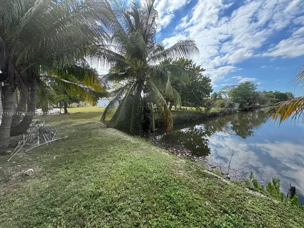 $4,600 | 11755 Southwest 37th Street, Miami, FL 33175