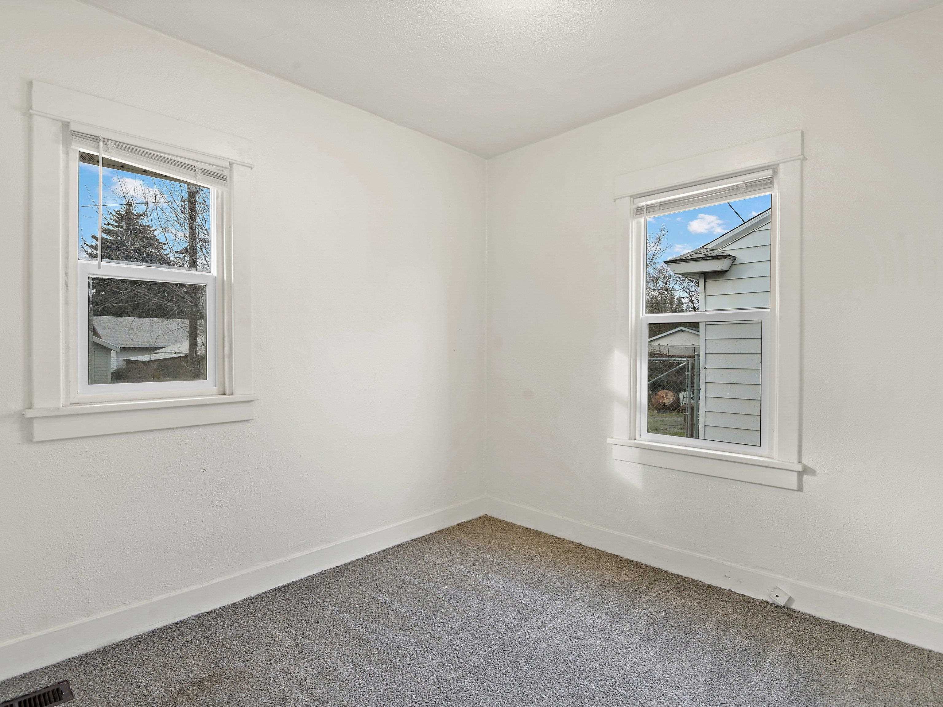 2711 North Ash Street Spokane, WA 99205 - Photo 9 of 19