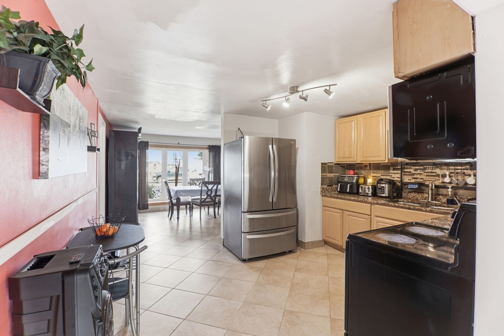 39 Groton Street Springfield, MA 01129 - Photo 12 of 41