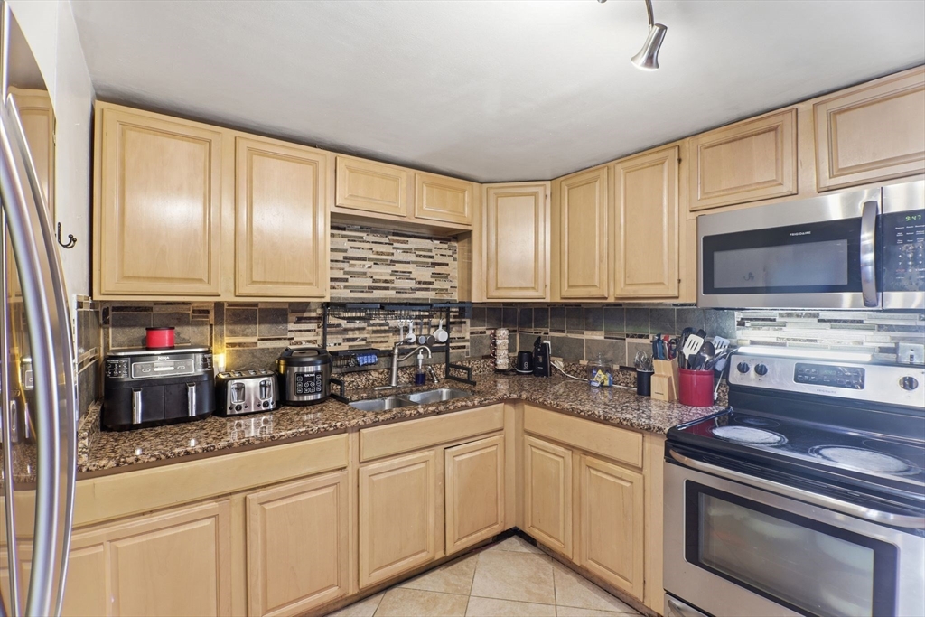 39 Groton Street Springfield, MA 01129 - Photo 13 of 41