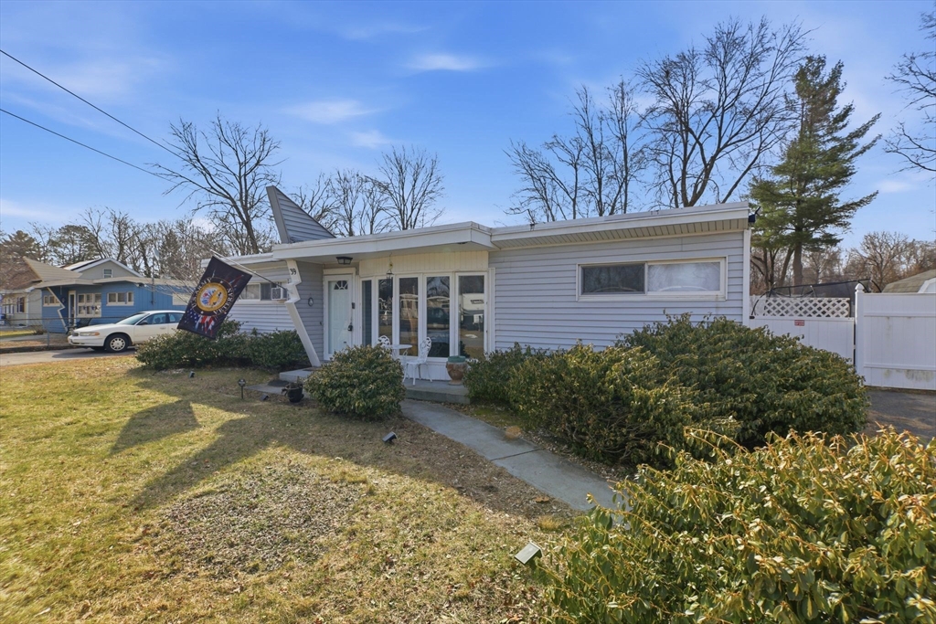 39 Groton Street Springfield, MA 01129 - Photo 4 of 41