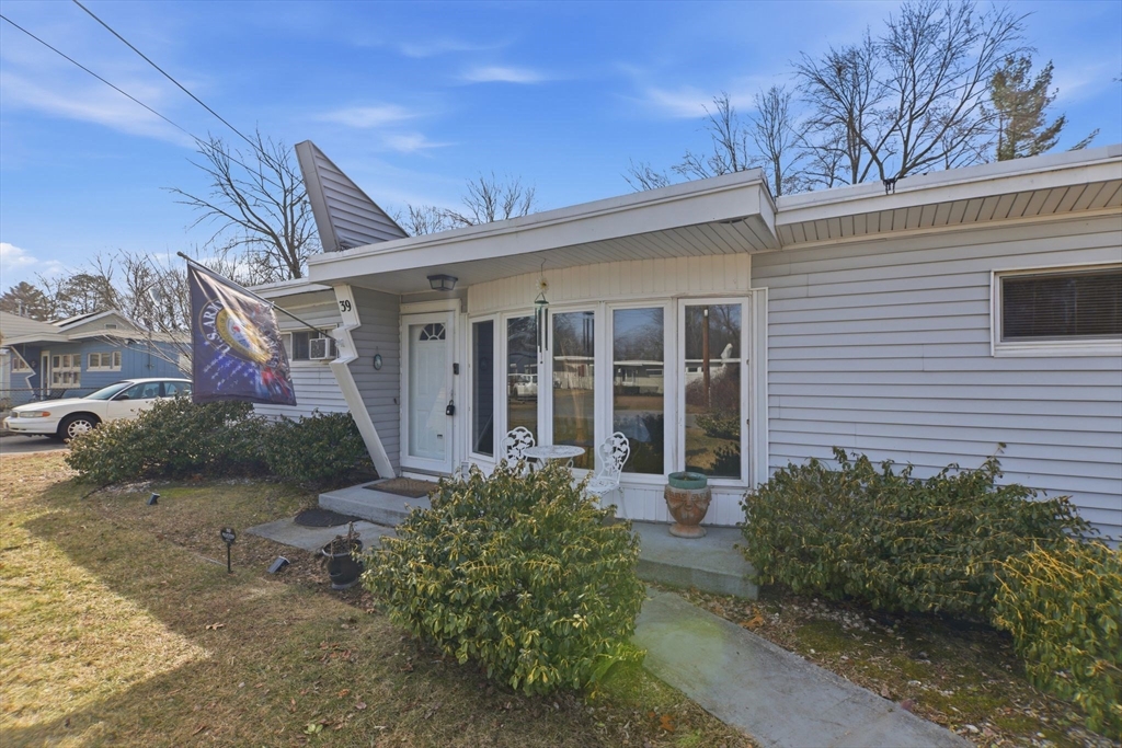 39 Groton Street Springfield, MA 01129 - Photo 5 of 41