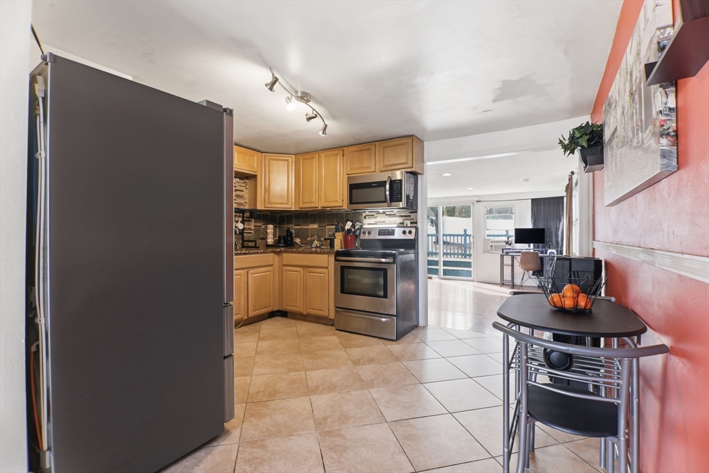 39 Groton Street Springfield, MA 01129 - Photo 10 of 41