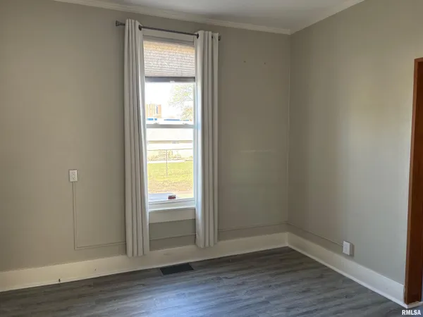 $1,300 | 901 Northeast Glen Oak Avenue, Unit 2, Peoria, IL 61603