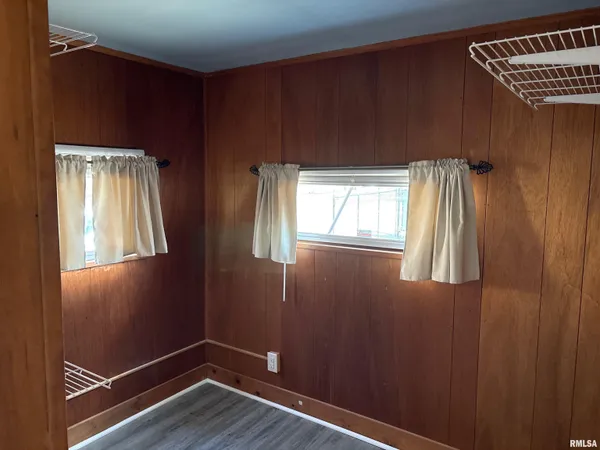 $1,300 | 901 Northeast Glen Oak Avenue, Unit 2, Peoria, IL 61603