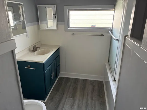 $1,300 | 901 Northeast Glen Oak Avenue, Unit 2, Peoria, IL 61603