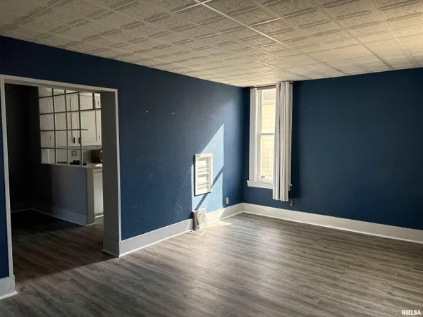 $1,300 | 901 Northeast Glen Oak Avenue, Unit 2, Peoria, IL 61603