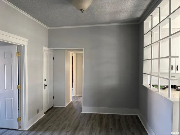 $1,300 | 901 Northeast Glen Oak Avenue, Unit 2, Peoria, IL 61603