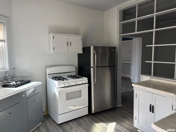 $1,300 | 901 Northeast Glen Oak Avenue, Unit 2, Peoria, IL 61603