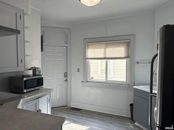 $1,300 | 901 Northeast Glen Oak Avenue, Unit 2, Peoria, IL 61603