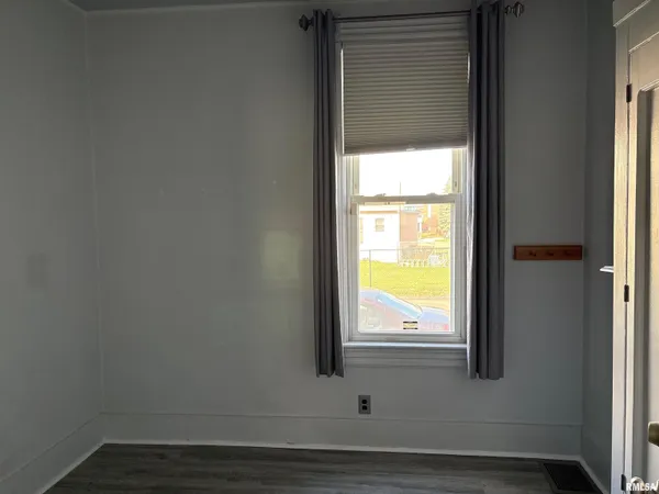 $1,300 | 901 Northeast Glen Oak Avenue, Unit 2, Peoria, IL 61603