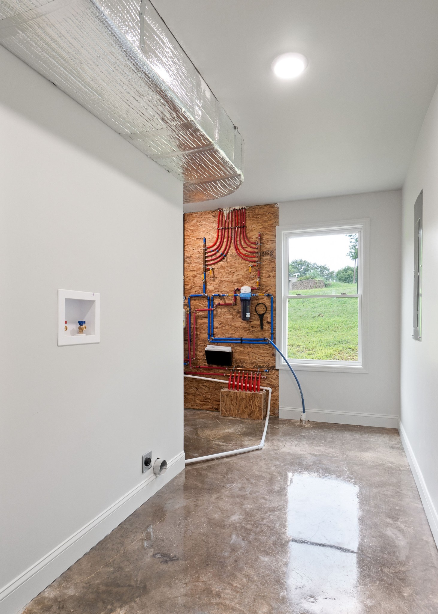 1124 Dale Ridge Road Dowelltown, TN 37059 - Photo 21 of 69 an empty room with windows
