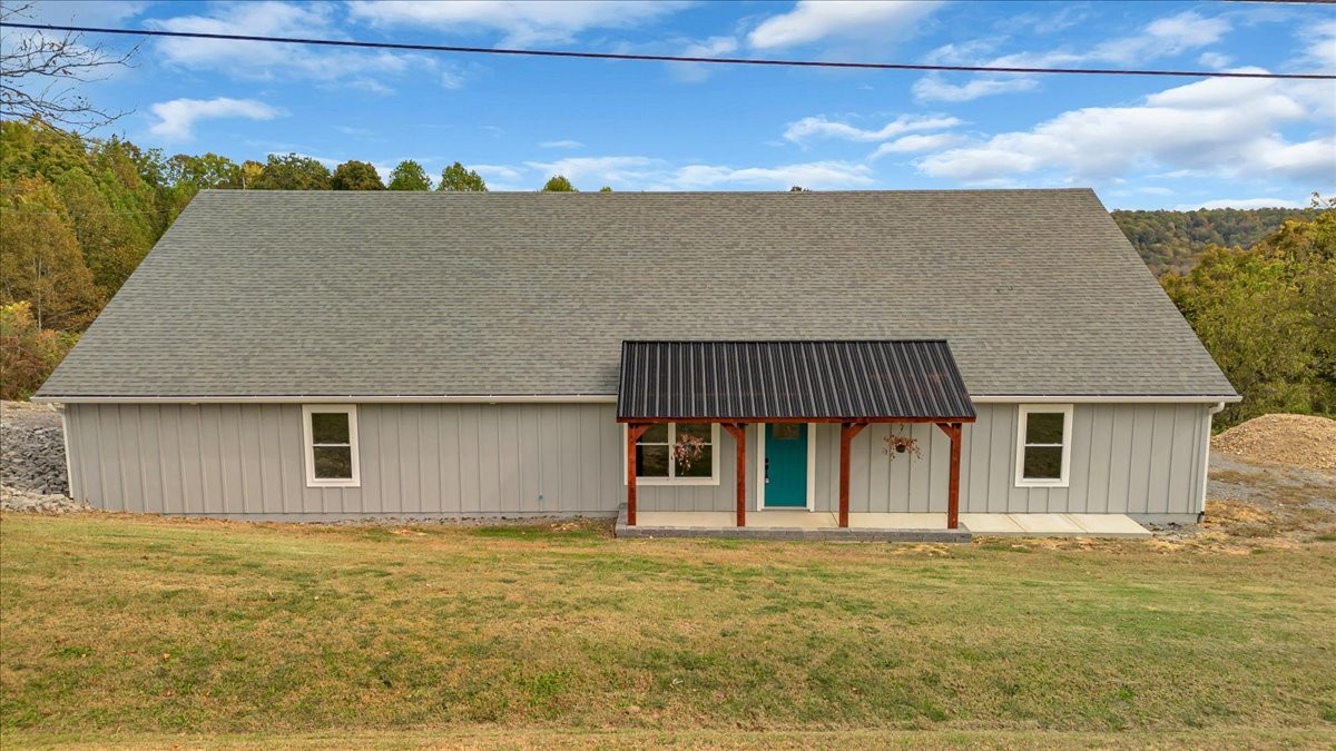 1124 Dale Ridge Road Dowelltown, TN 37059 - Photo 68 of 69 a front view of a house with a garden