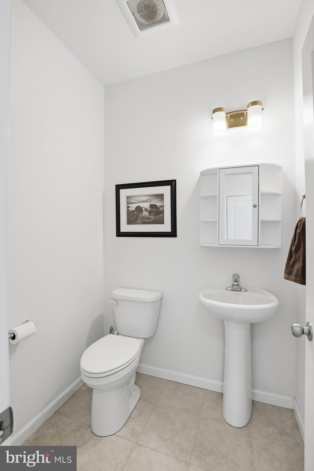 454 East Delp Road Lancaster, PA 17601 - Photo 30 of 78 Main Floor Half-Bath