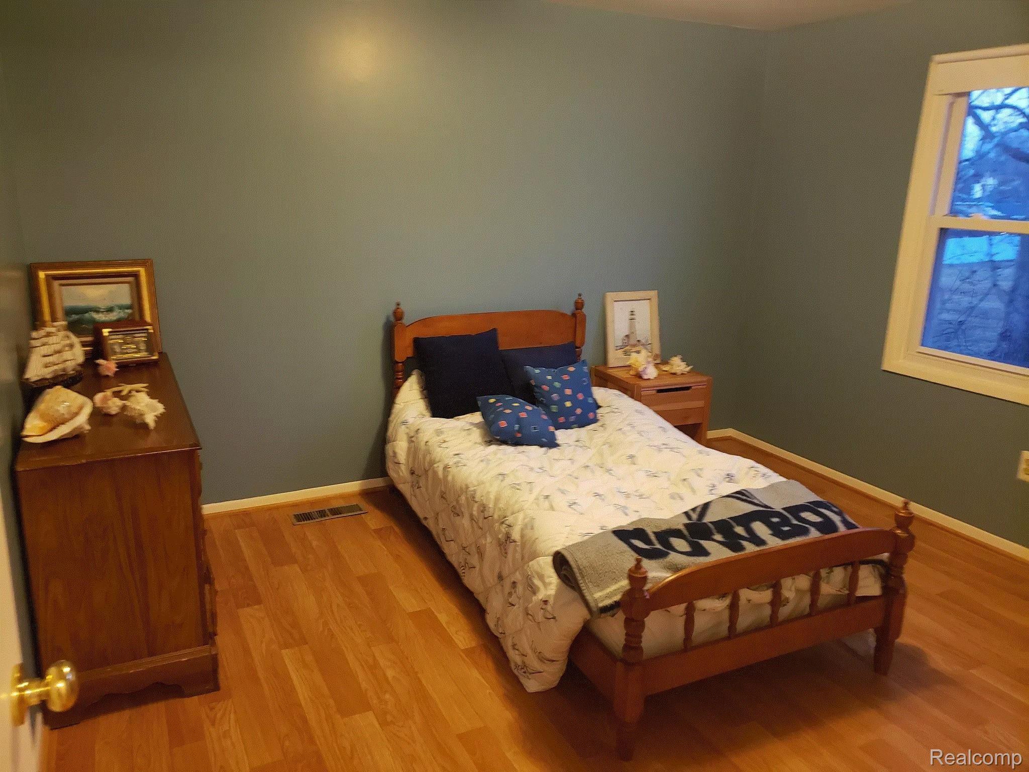 7520 Chichester Road Canton, MI 48187 - Photo 39 of 49 BED 2.gif