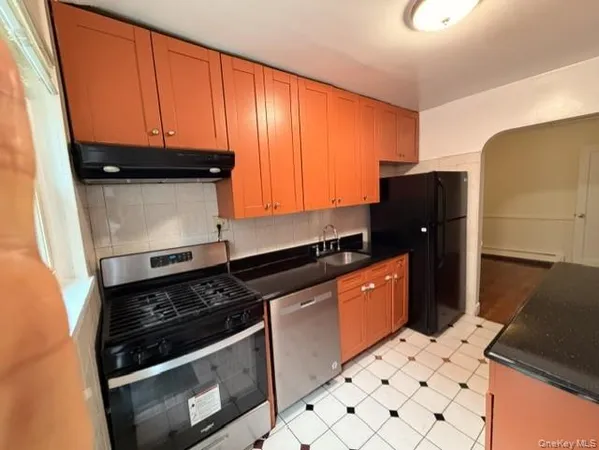 $2,800 | 76-29 170th Street | Hillcrest