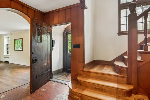 $875,000 | 102 Pine Road, Barrington, IL 60010