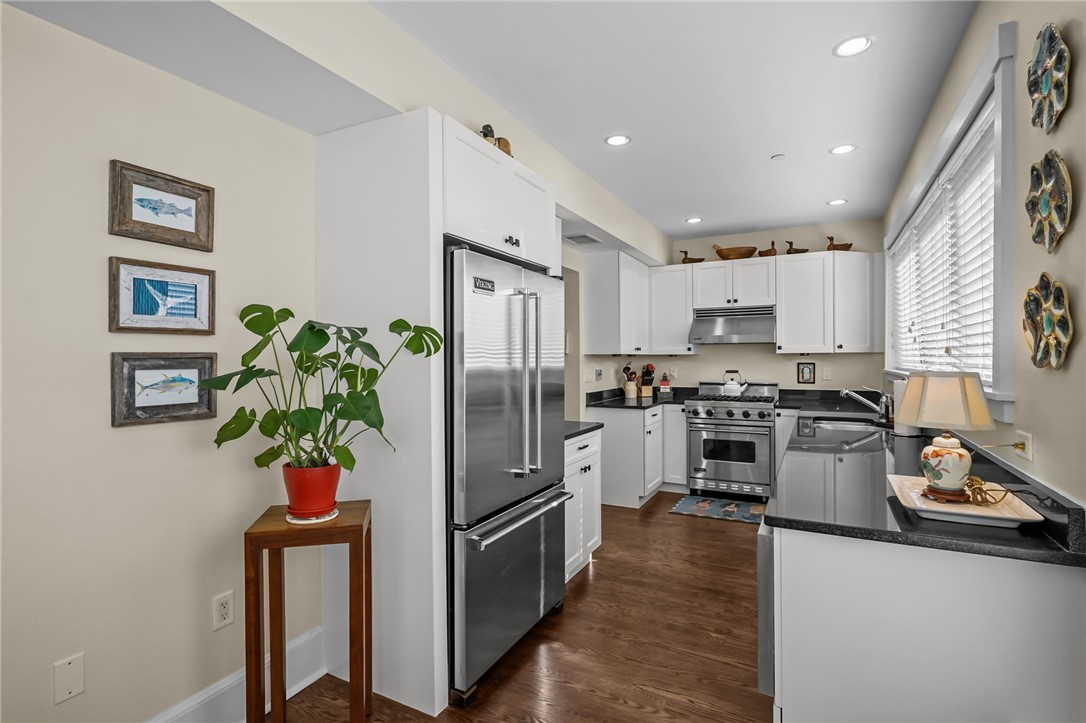 423 Hope Street, Unit 1A Bristol, RI 02809 - Photo 11 of 45 Kitchen