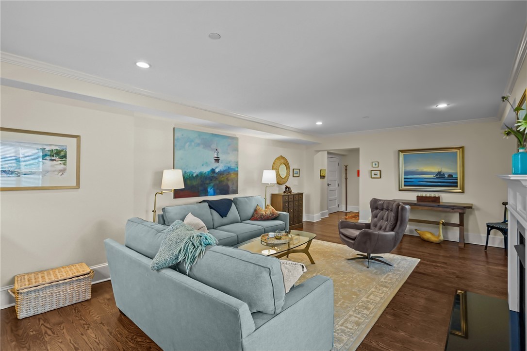 423 Hope Street, Unit 1A Bristol, RI 02809 - Photo 8 of 45 Living Room