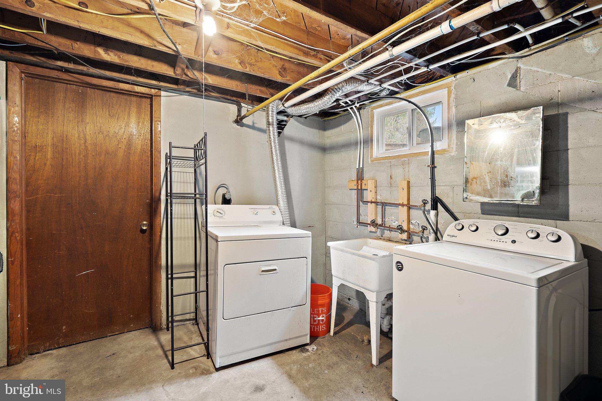 8437 Meetze Road Warrenton, VA 20187 - Photo 28 of 39 Laundry room