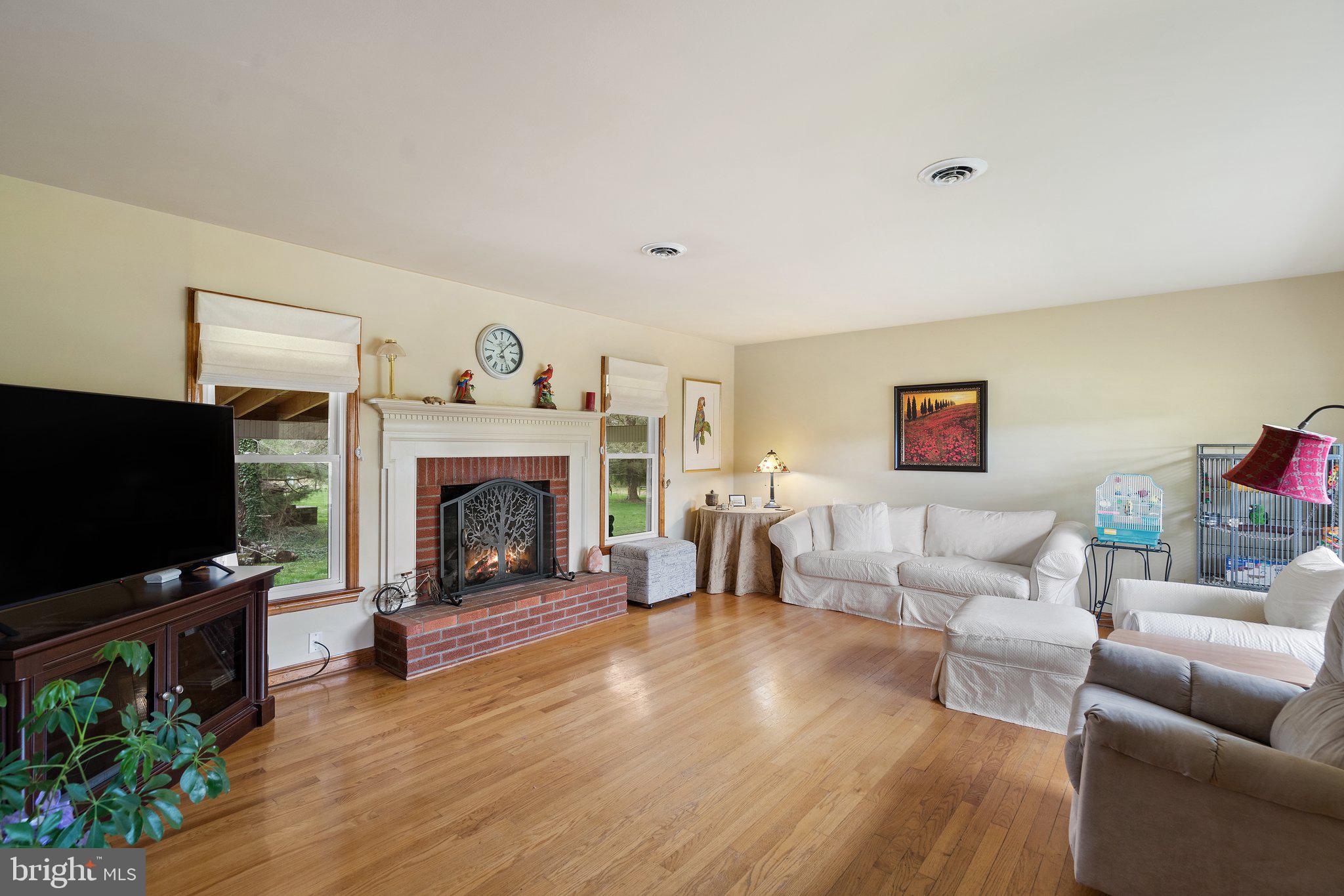 8437 Meetze Road Warrenton, VA 20187 - Photo 4 of 39 Family room