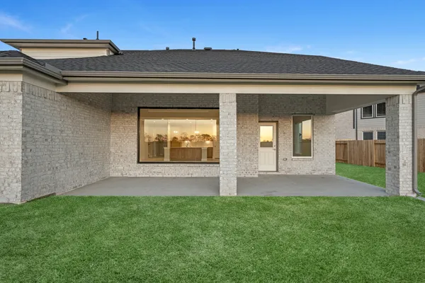 a view of back yard of the house