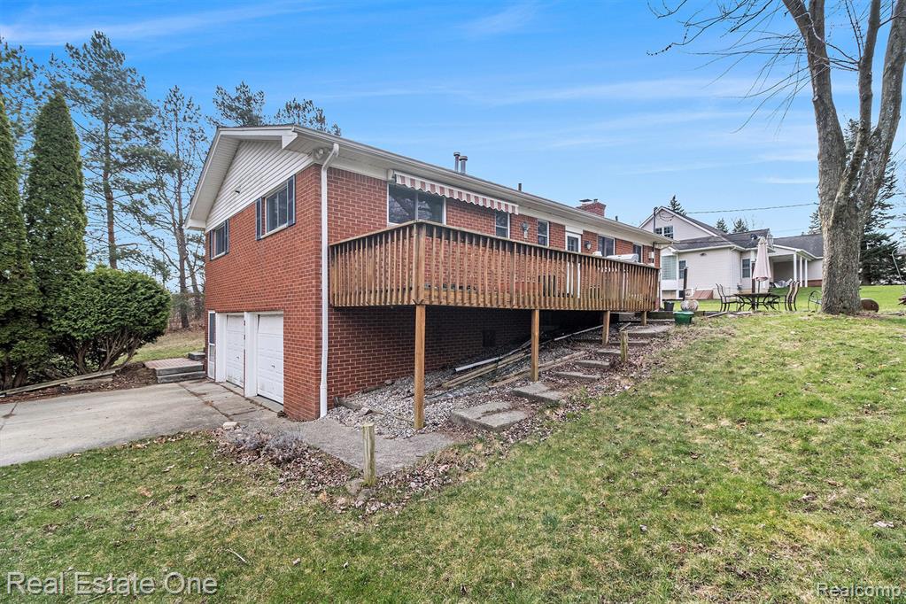 1167 Brewster Road Rochester Hills, MI 48306 - Photo 15 of 17