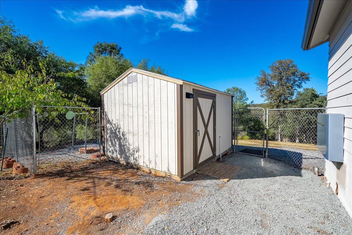 7155 Stewart Mine Road Placerville, CA 95667 - Photo 28 of 68 a view of backyard with tub and trees