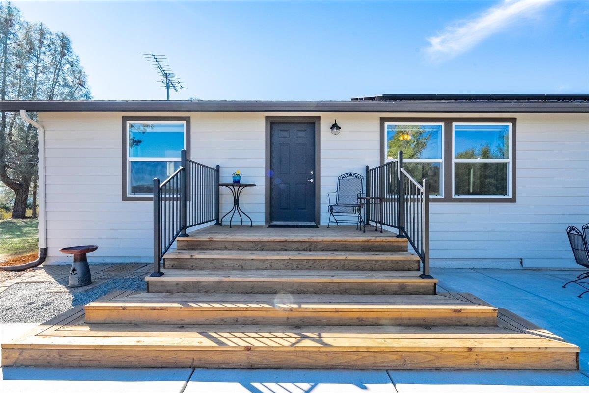7155 Stewart Mine Road Placerville, CA 95667 - Photo 4 of 68 a view of the entryway