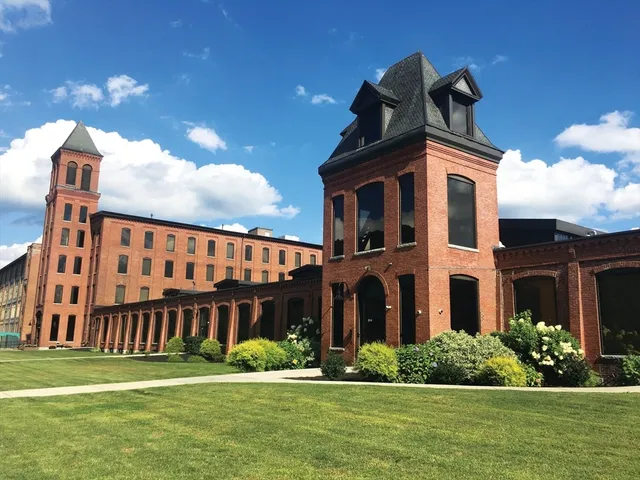 $2,335 | 55 Green Street, Unit C306, Clinton, MA 01510