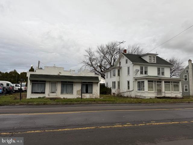 Three Unit Farmhouse and Retail Building