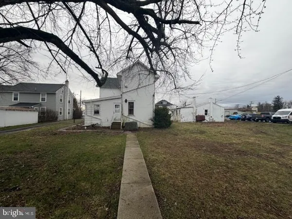a view of a yard with car parked