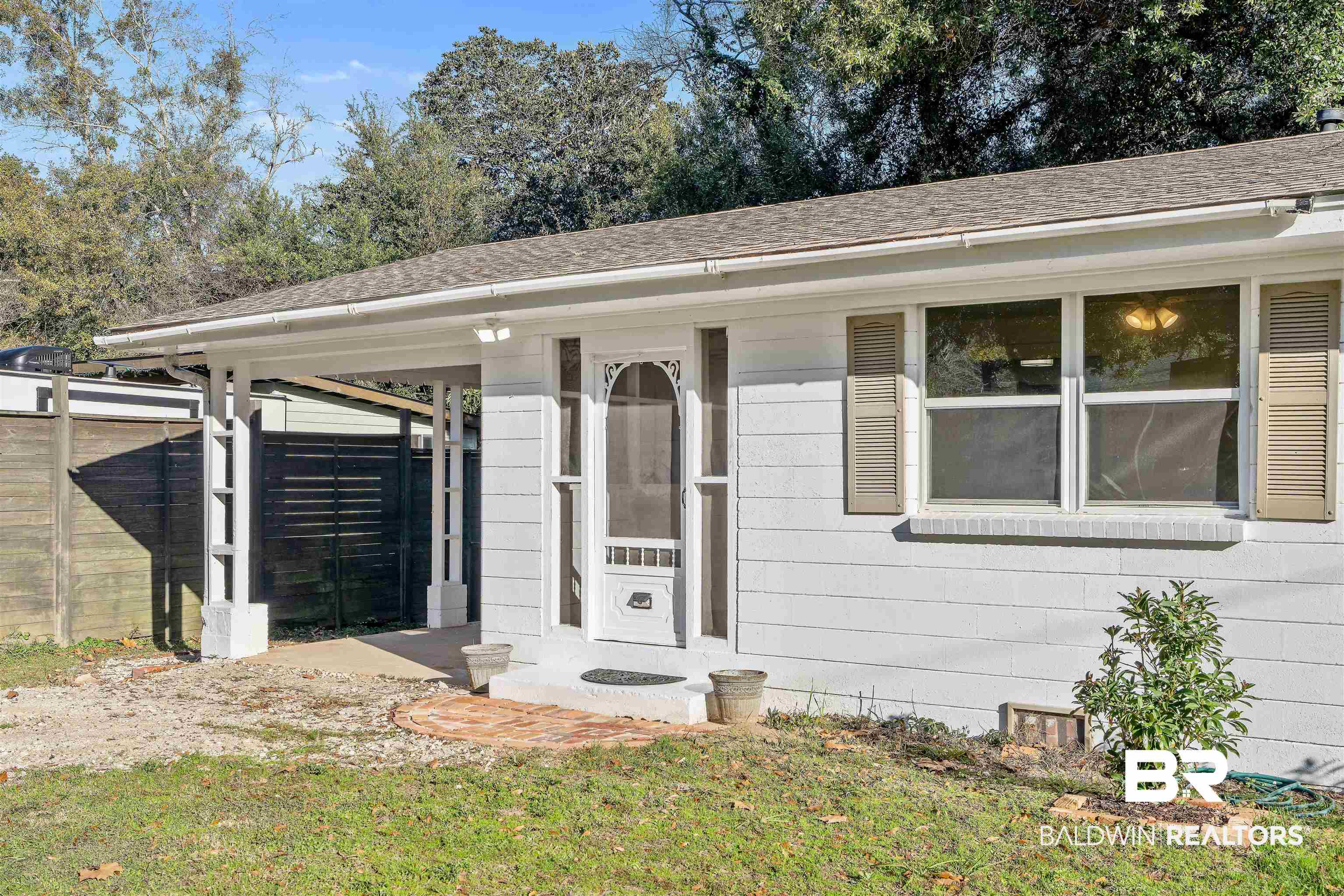 507 Gayfer Avenue Fairhope, AL 36532 - Photo 4 of 18 Front Entry