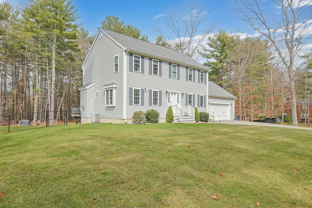 24 Reservoir Road Pembroke, MA 02359 - Photo 4 of 42