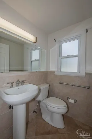 a window in an empty room