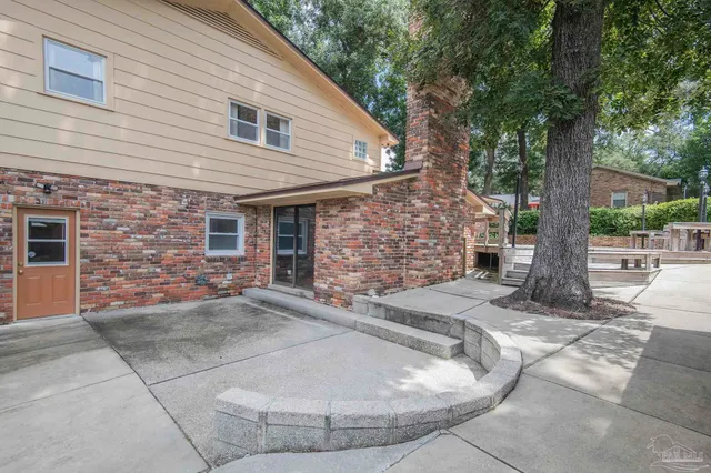 a view of a back yard of the house