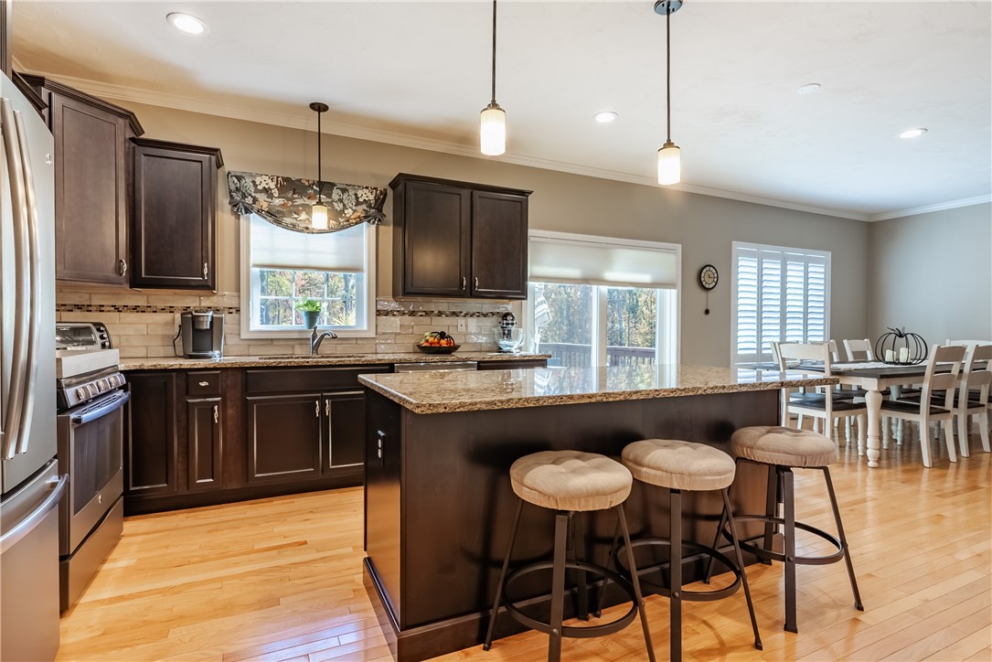 121 Ashbrook Drive Cranston, RI 02921 - Photo 12 of 41