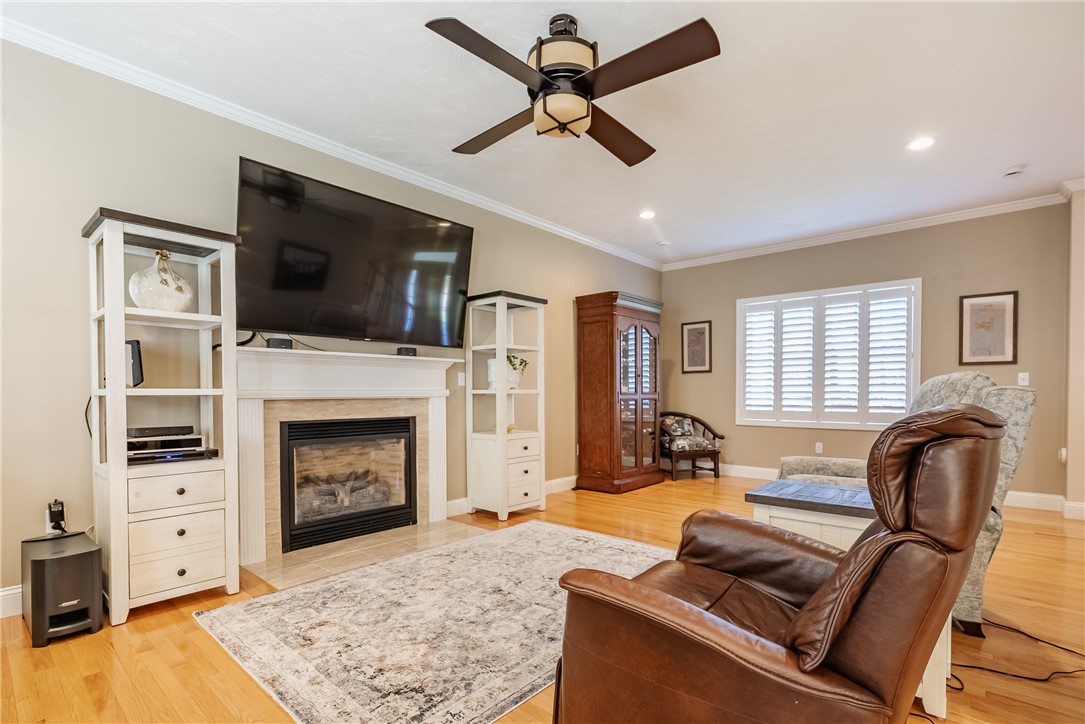 121 Ashbrook Drive Cranston, RI 02921 - Photo 17 of 41