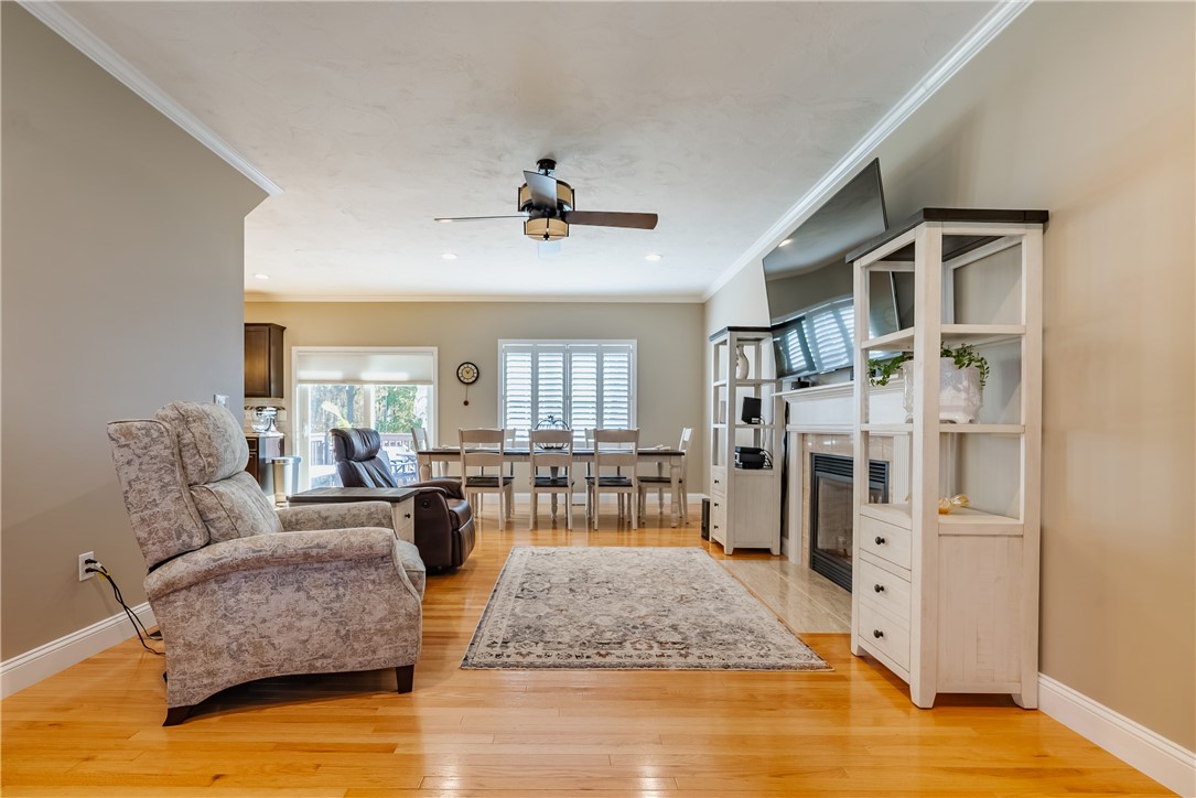 121 Ashbrook Drive Cranston, RI 02921 - Photo 18 of 41