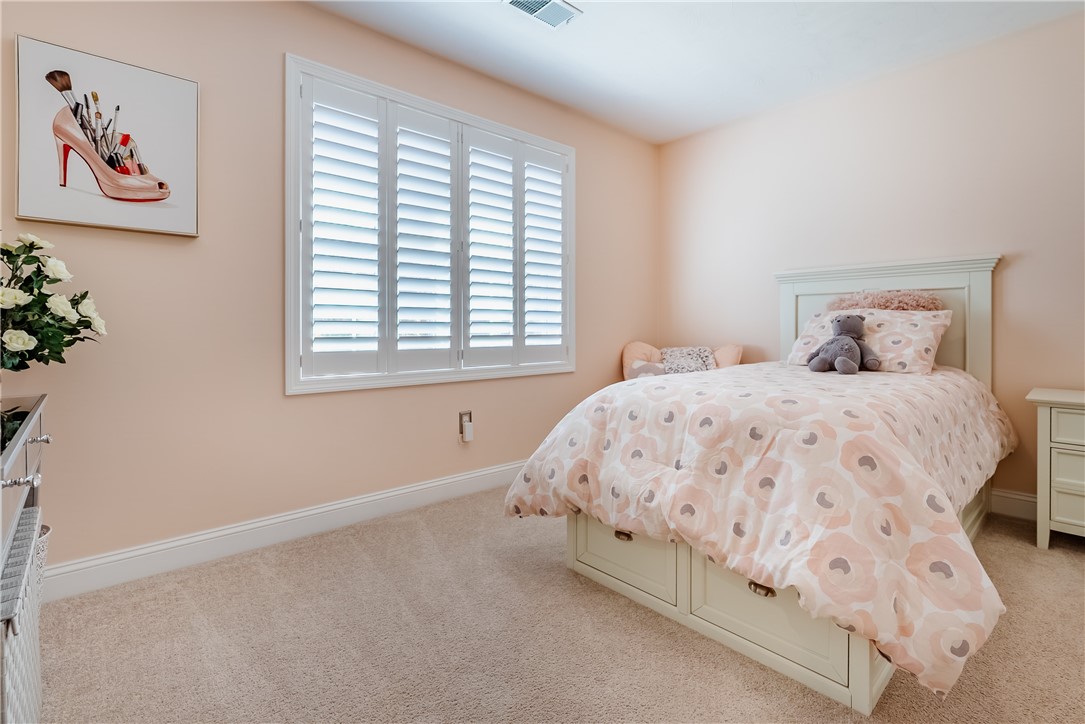 121 Ashbrook Drive Cranston, RI 02921 - Photo 21 of 41