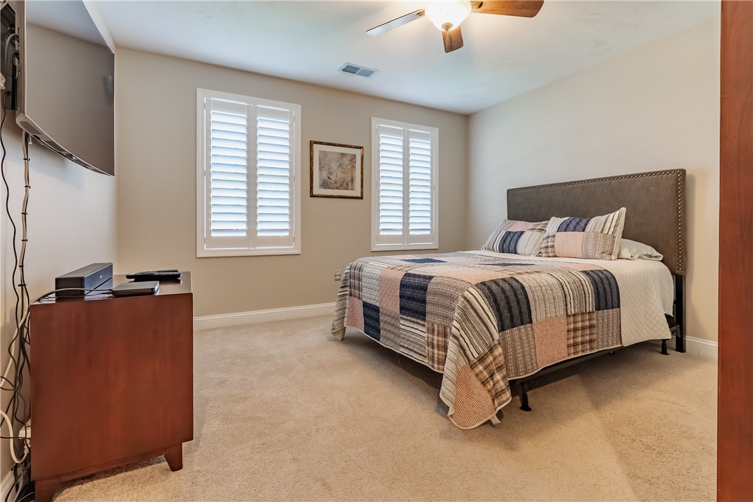 121 Ashbrook Drive Cranston, RI 02921 - Photo 22 of 41