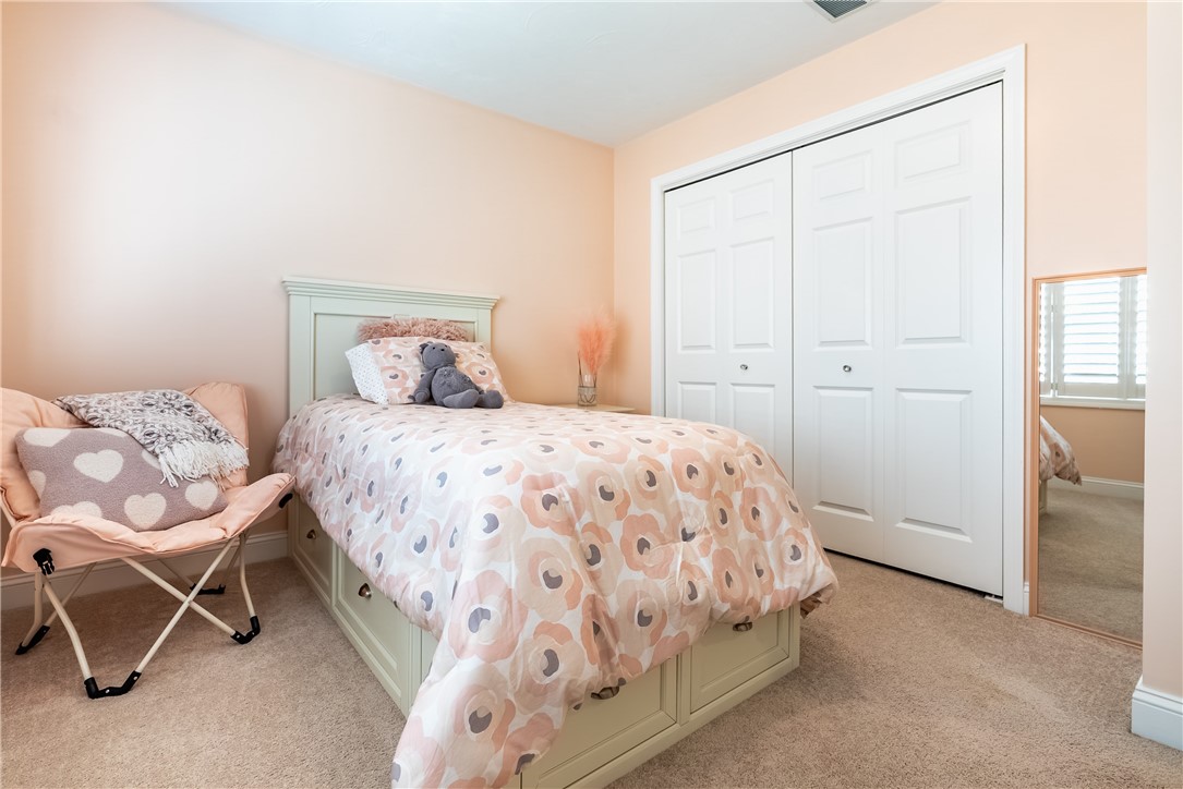 121 Ashbrook Drive Cranston, RI 02921 - Photo 23 of 41