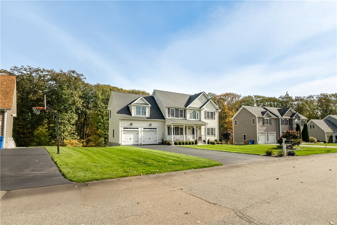 121 Ashbrook Drive Cranston, RI 02921 - Photo 3 of 41